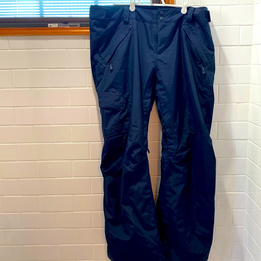 North face XL short Women’s ski pants- navy blue